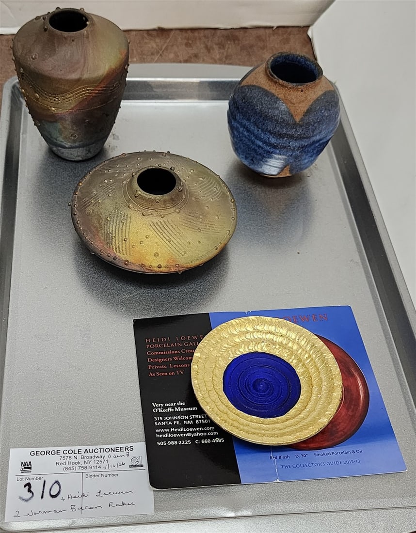 Tray Art Pottery Incl. 2 Raku Iridescent Pots Sgnd Bacon 4" + 2" X 4 1/4" Diam., Heidi Loewen 3/4" H: Tray Art Pottery Incl. 2 Raku Iridescent Pots Sgnd Bacon 4" + 2" X 4 1/4" Diam., Heidi Loewen 3/4" H X 3 1/2" Diam.