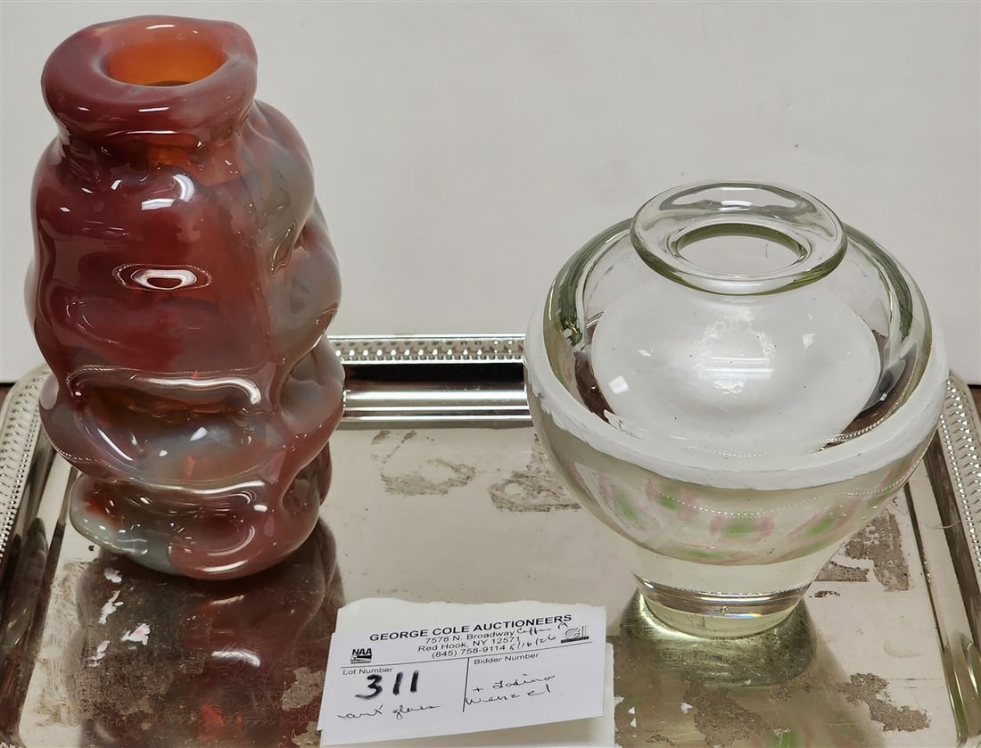 Tray 2 Art Glass Vases - 1 Sgnd Ladino 5 3/4" + 1 Sgnd Meredith Wenzel 4 1/2": Tray 2 Art Glass Vases - 1 Sgnd Ladino 5 3/4" + 1 Sgnd Meredith Wenzel 4 1/2"