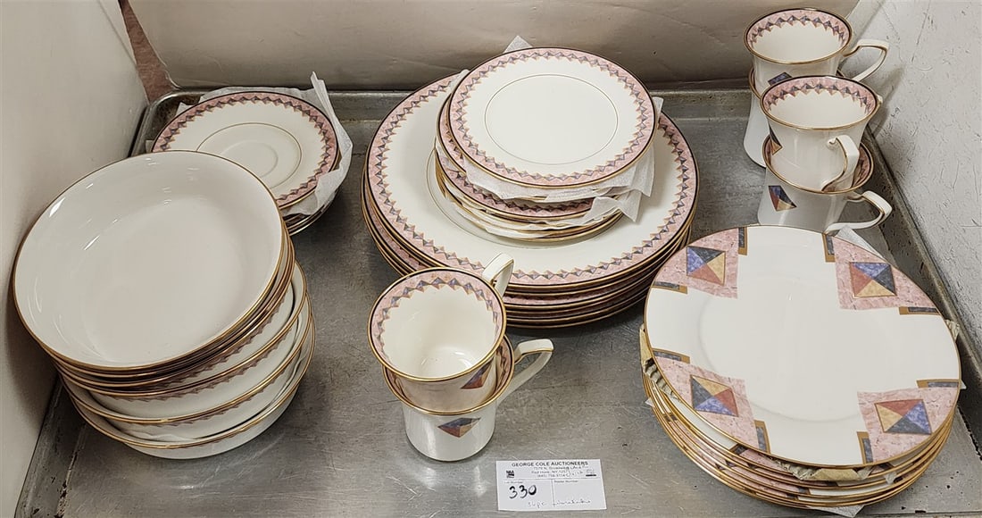 Tray 36 Pcs. Noritake 'Momentum' Dinner Service: Tray 36 Pcs. Noritake 'Momentum' Dinner Service