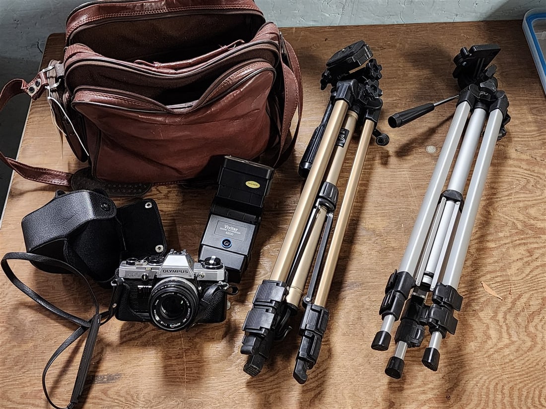 Olympus OM10 w/2 Tripods: Olympus OM10 w/2 Tripods