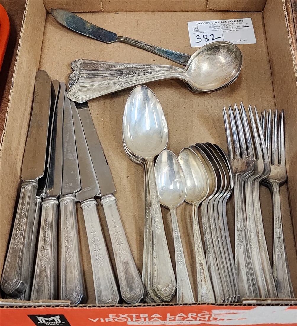 29 Pc. Homes & Edwards Silverplate Flatware Set - 4