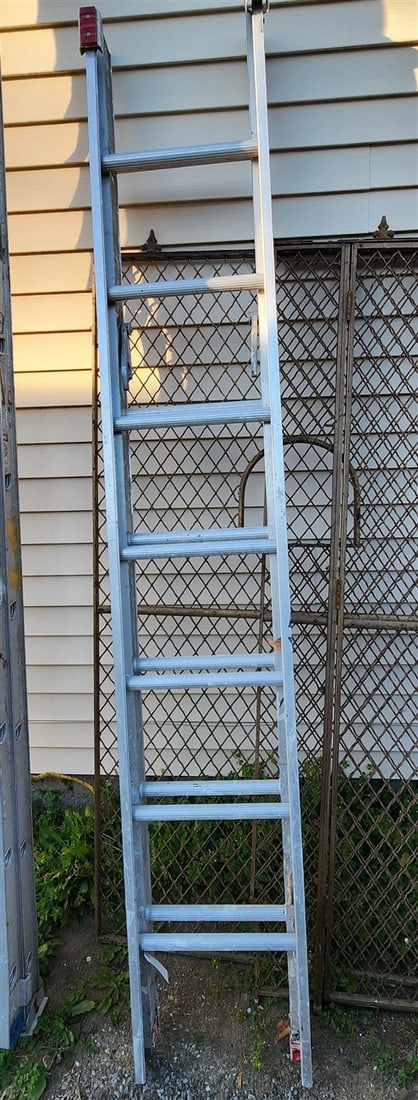 16' Aluminum Extension Ladder (1 of 2)