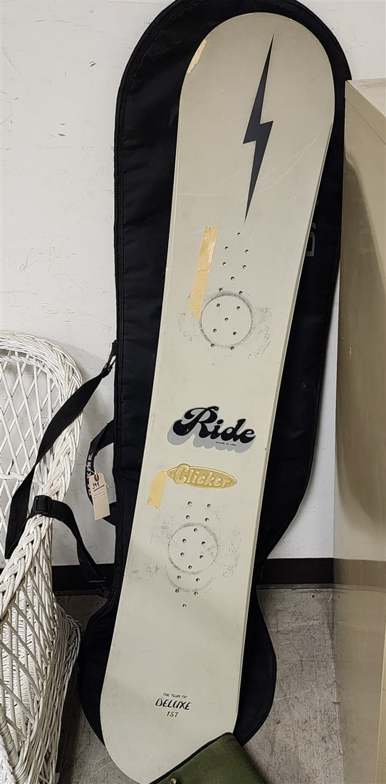 Ride Deluxe 157 Snowboard (1 of 4)