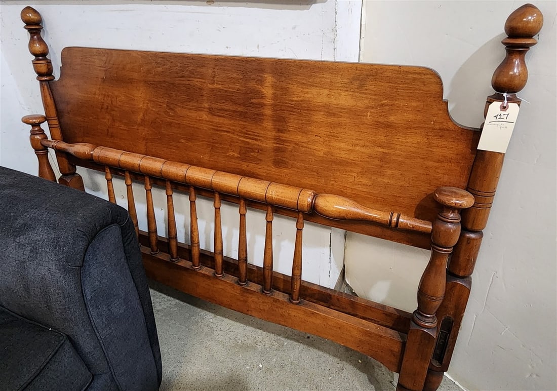 Maple Full Bed 42" H X 54" W (1 of 3)