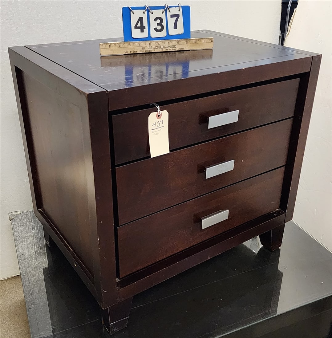 Vermont Tubbs Modern 3 Drawer Chest 24 1/2" H X 25 1/2" W X 18 1/2" D: Vermont Tubbs Modern 3 Drawer Chest 24 1/2" H X 25 1/2" W X 18 1/2" D