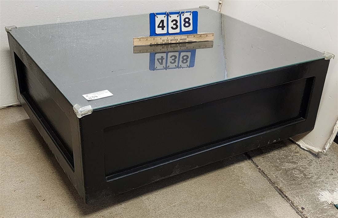 Modern Glass Top Coffee Table 15 1/2" H X 30" W X 36" (1 of 2)