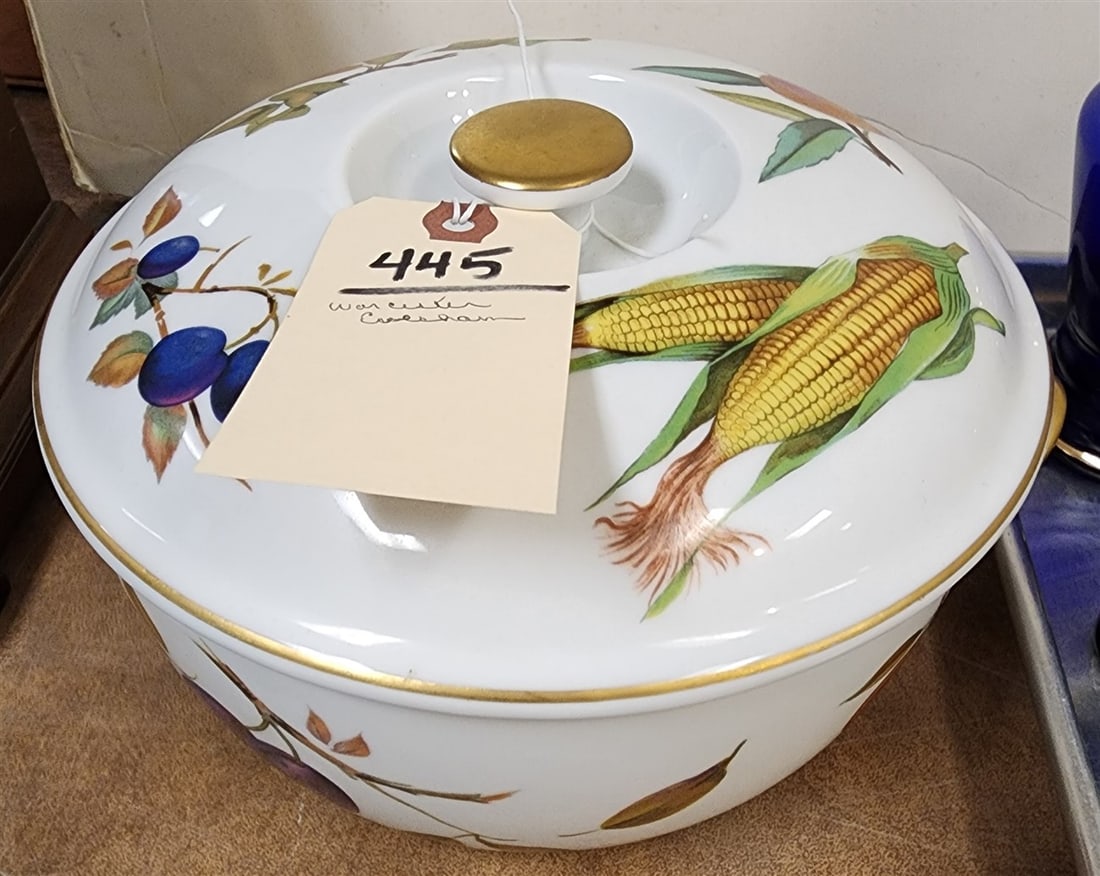 Royal Worcester Evesham Covered Casserole 6" H X 9" Diam. (1 of 4)