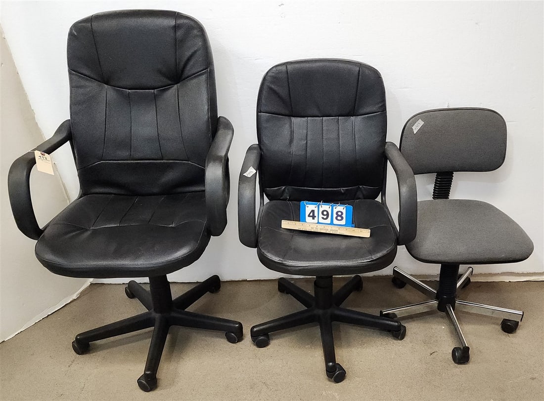 Lot 3 Office Chairs: Lot 3 Office Chairs