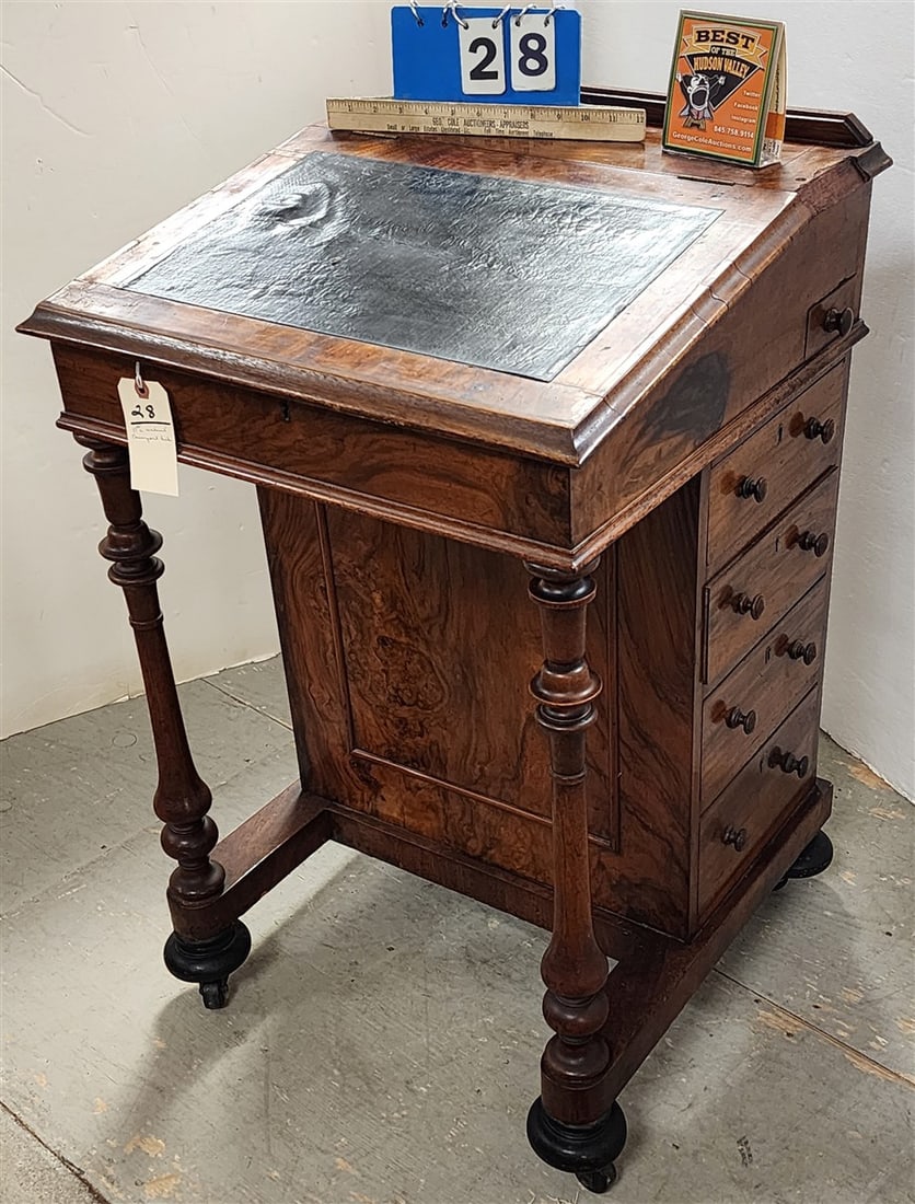 19th C Walnut Davenport Desk 34" H X 21" W X 22" D: 19th C Walnut Davenport Desk 34" H X 21" W X 22" D