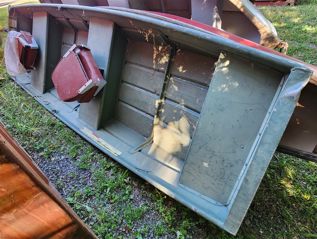 Myers Boat Co - Model: Laker 12 - 12' Aluminum Rowboat/Dinghy - W/Swivel Seat, Oar Locks, Motor: Myers Boat Co - Model: Laker 12 - 12' Aluminum Rowboat/Dinghy - W/Swivel Seat, Oar Locks, Motor Mount - (New is $1,600)