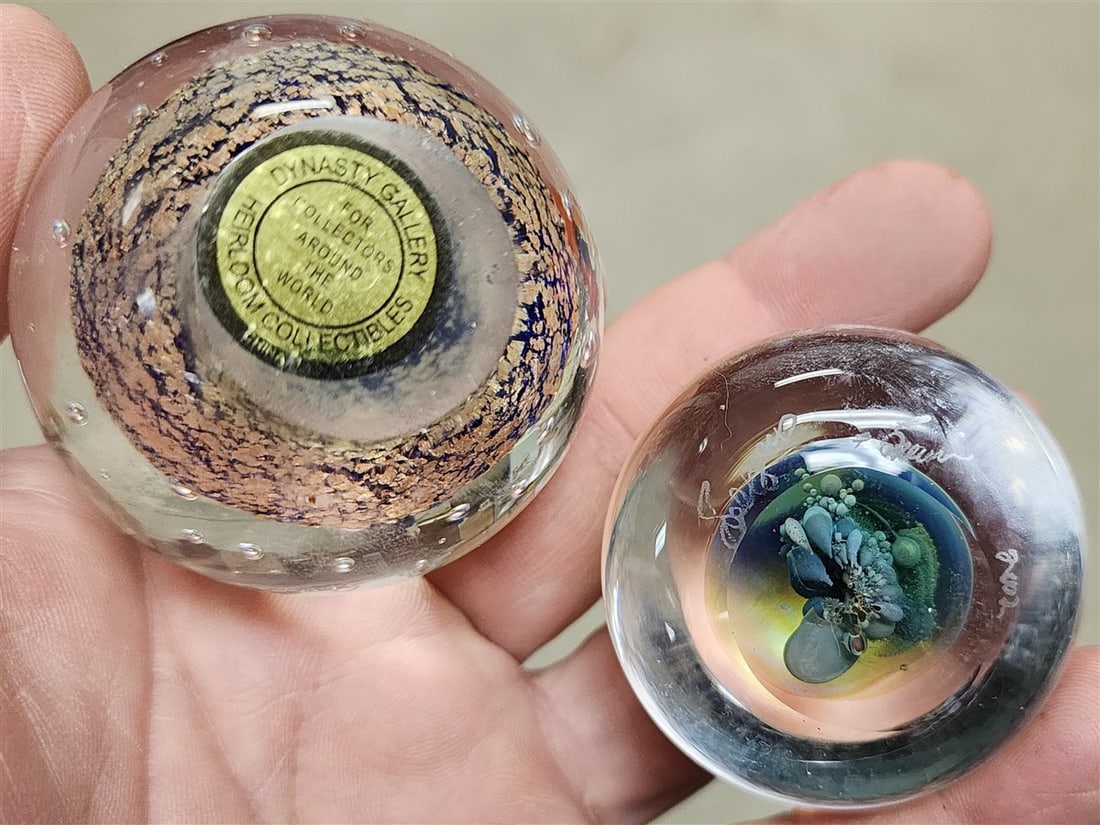 Tray 15 Paperweights - 2
