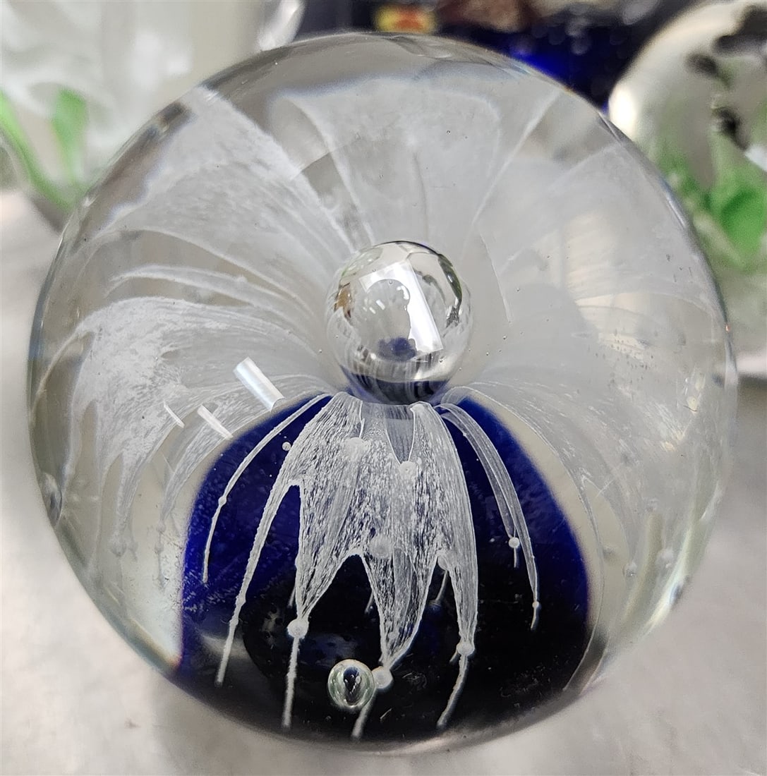 Tray 15 Paperweights - 6