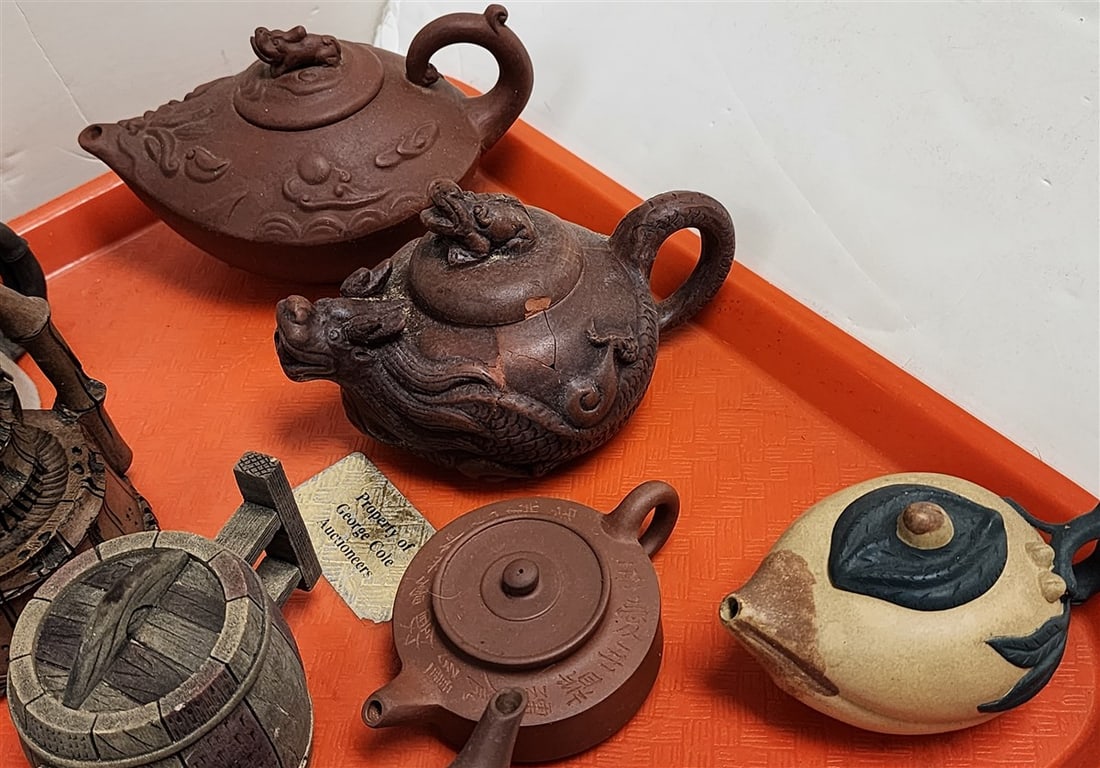 Tray 8 Yixing Teapots - 2