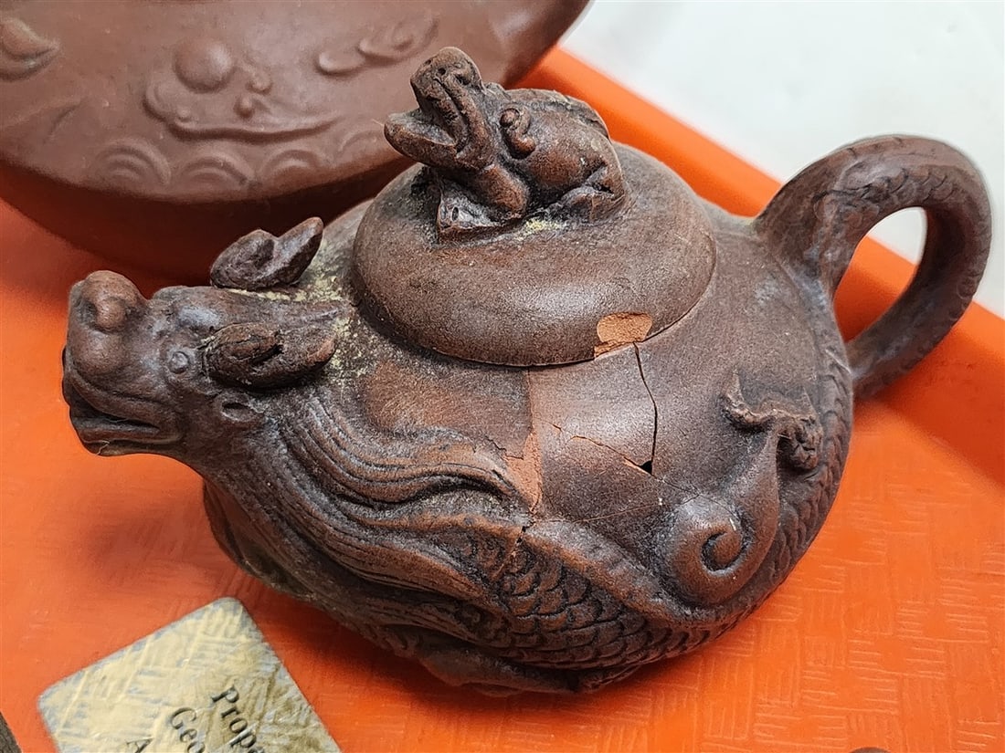 Tray 8 Yixing Teapots - 3