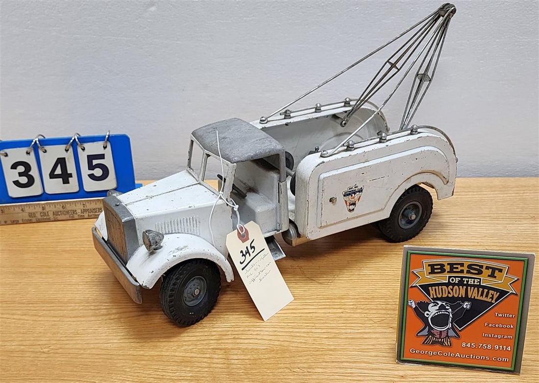 Vintage 1950's Smith Miller Official Tow Truck 10" H X 16 1/2" L X 6" W: Vintage 1950's Smith Miller Official Tow Truck 10" H X 16 1/2" L X 6" W