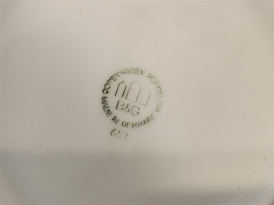 Tray 13 Teapots - 3