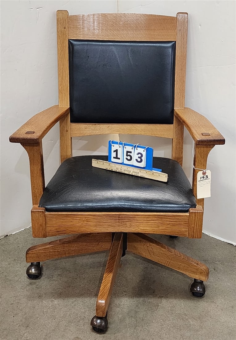 Stickley Mission Style Oak Swivel & Tilt Desk Chair 36" H X 26" W X 18" D: Stickley Mission Style Oak Swivel & Tilt Desk Chair 36" H X 26" W X 18" D