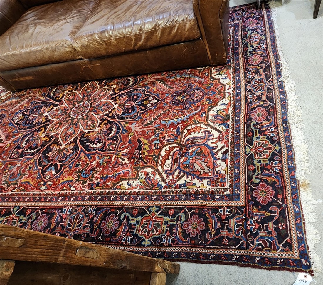 Heriz Rug 7'7" X 11': Heriz Rug 7'7" X 11'
