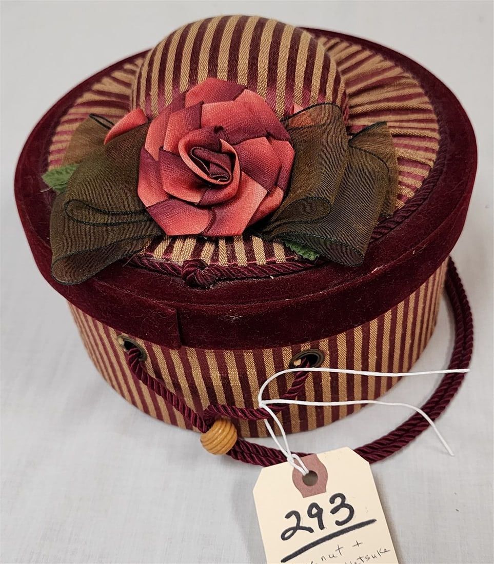 8 Tagua Nut Netsukes, 2 Boxwood + 7 Small Polymer Figurines In A St. Jane By Dritz Handmade Sewing (1 of 5)
