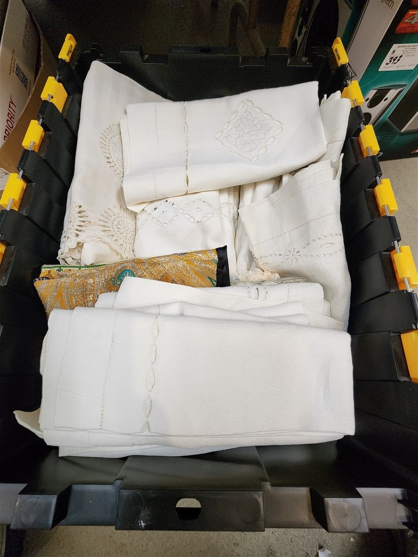 Tub Linen Tablecoths, Napkins, Etc.: Tub Linen Tablecoths, Napkins, Etc.