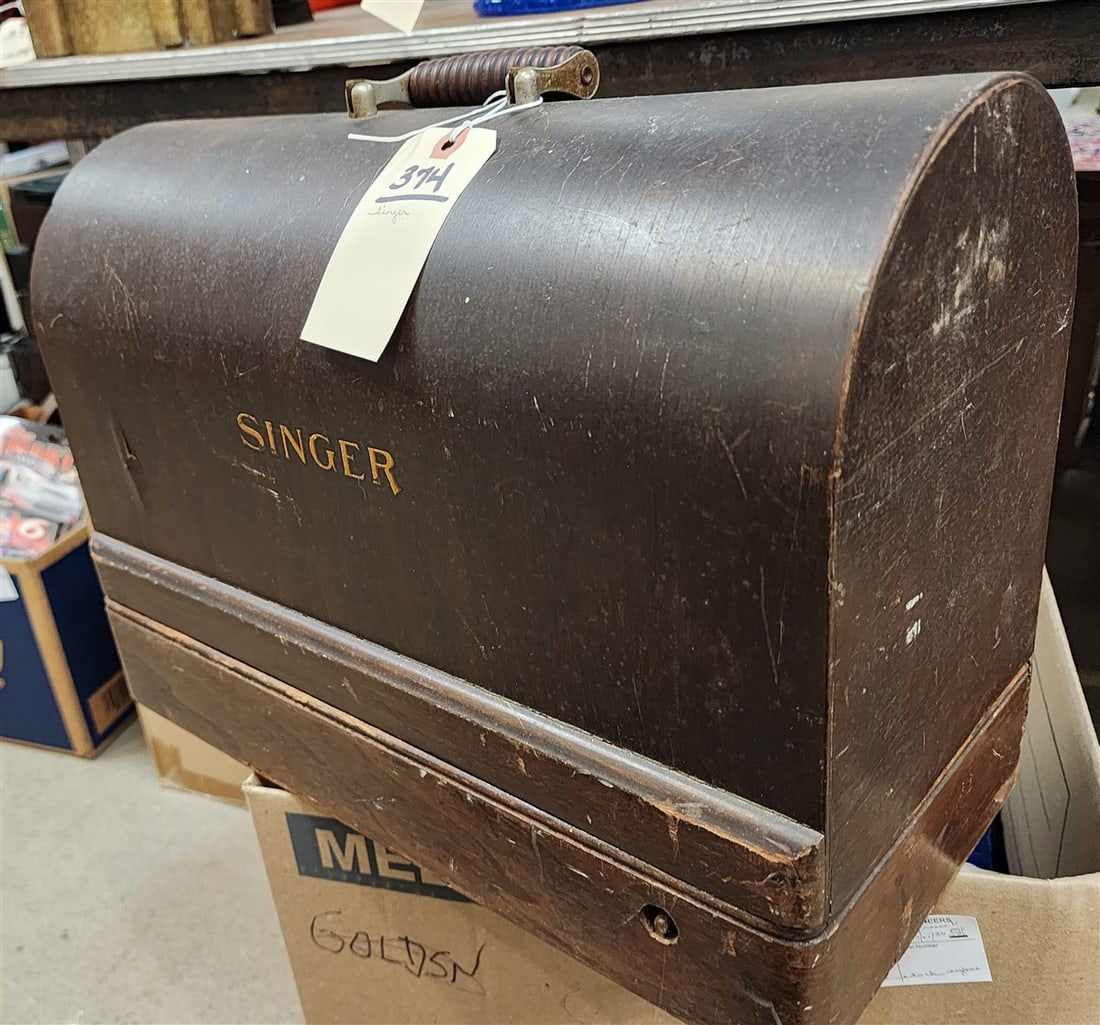 Vintage Singer Sewing Machine - 3