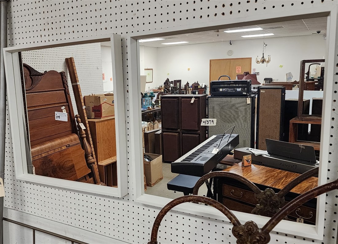Pr. Mirrors 25 1/2" Sq. (1 of 2)