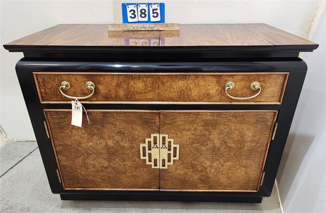 Century Schin Hu Server w/Lift Top 31" H X 40" W X 19" D: Century Schin Hu Server w/Lift Top 31" H X 40" W X 19" D