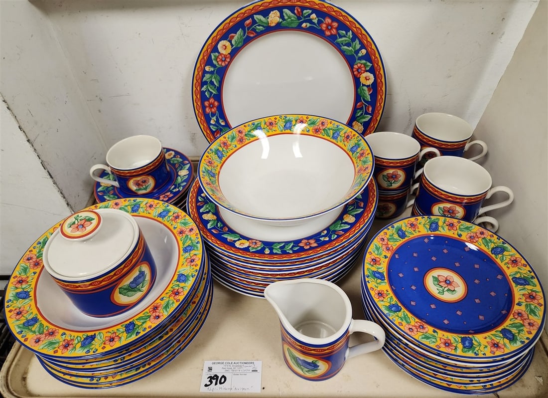42 Pc. Misono Avignon Dinner Service (1 of 2)