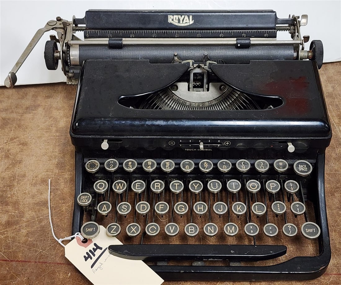 Vintage 30's Royal Typewriter Model O (1 of 2)