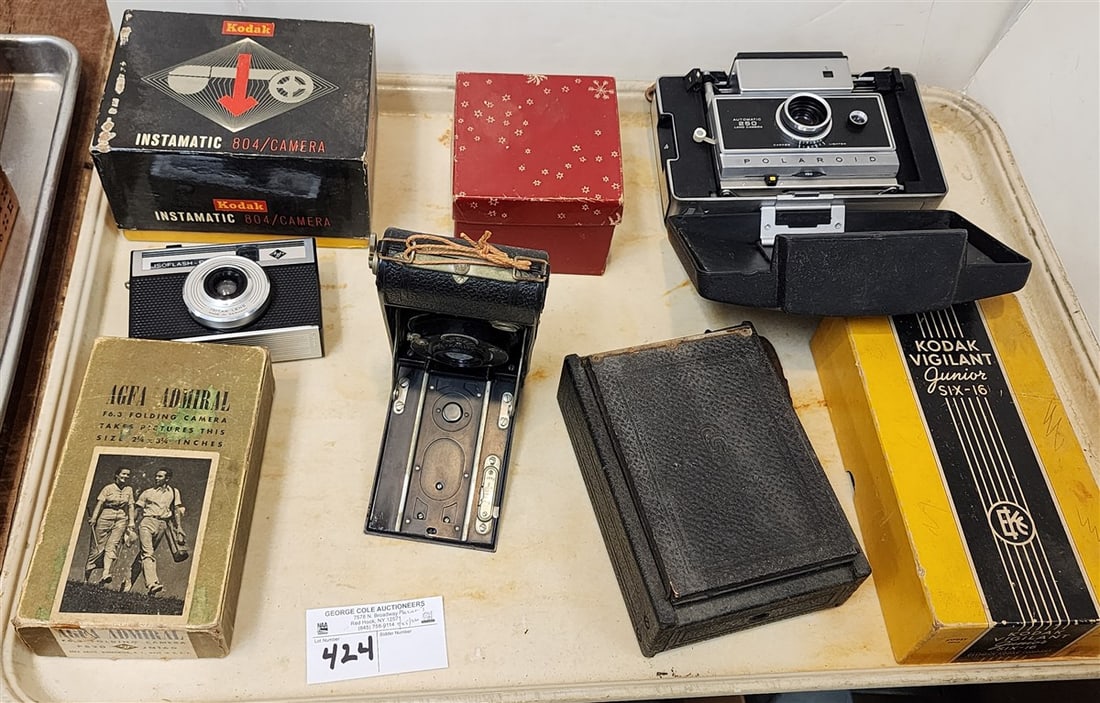 Tray Cameras AGFA Admiral, Polaroid Auto 250, Kodak Vigilant Junior Six-16, Kodak Folding Auto: Tray Cameras AGFA Admiral, Polaroid Auto 250, Kodak Vigilant Junior Six-16, Kodak Folding Auto Graphic, Etc.