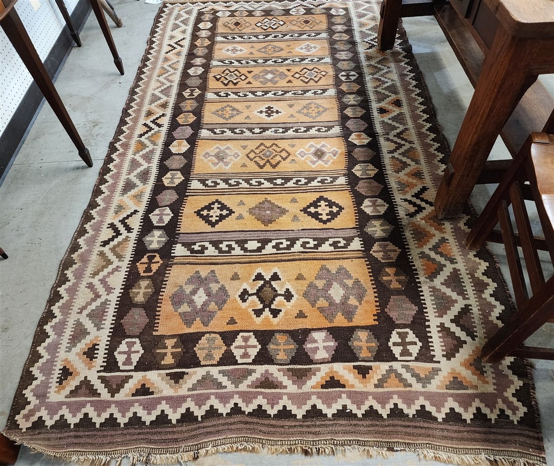 Vintage Kilim Rug 4'7 1/2" X 8'4": Vintage Kilim Rug 4'7 1/2" X 8'4"