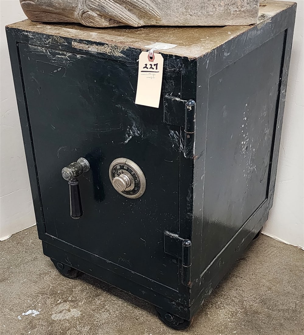 Vintage Cast Iron Safe 27 1/2" H X 18 1/2" W X 19 1/2" D: Vintage Cast Iron Safe 27 1/2" H X 18 1/2" W X 19 1/2" D