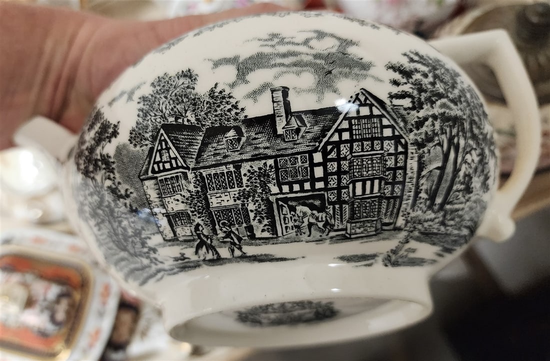 Tray 9 Teapots - 4