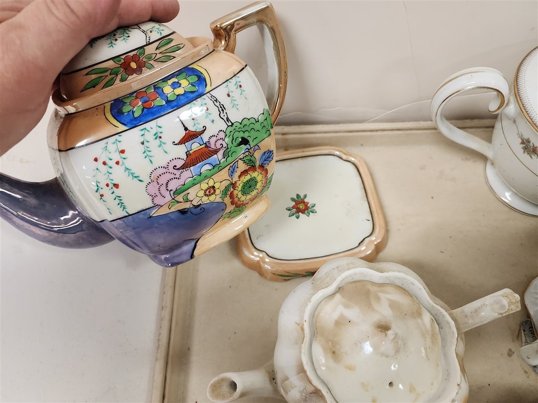 Tray 9 Teapots - 6