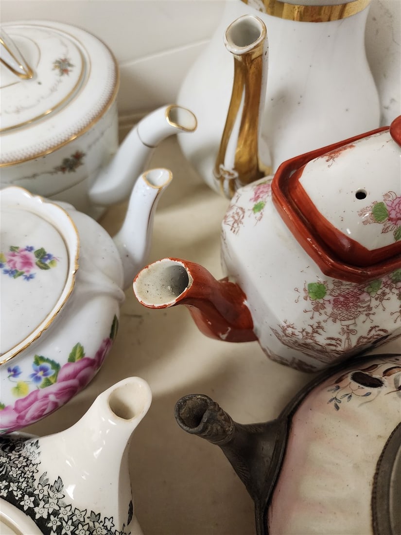 Tray 9 Teapots - 8