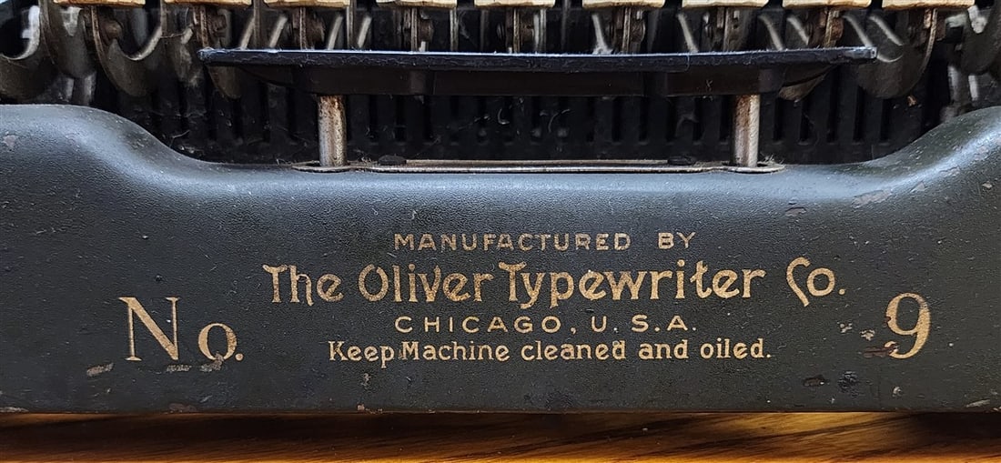 Oliver #9 Bat WingTypewriter - 2