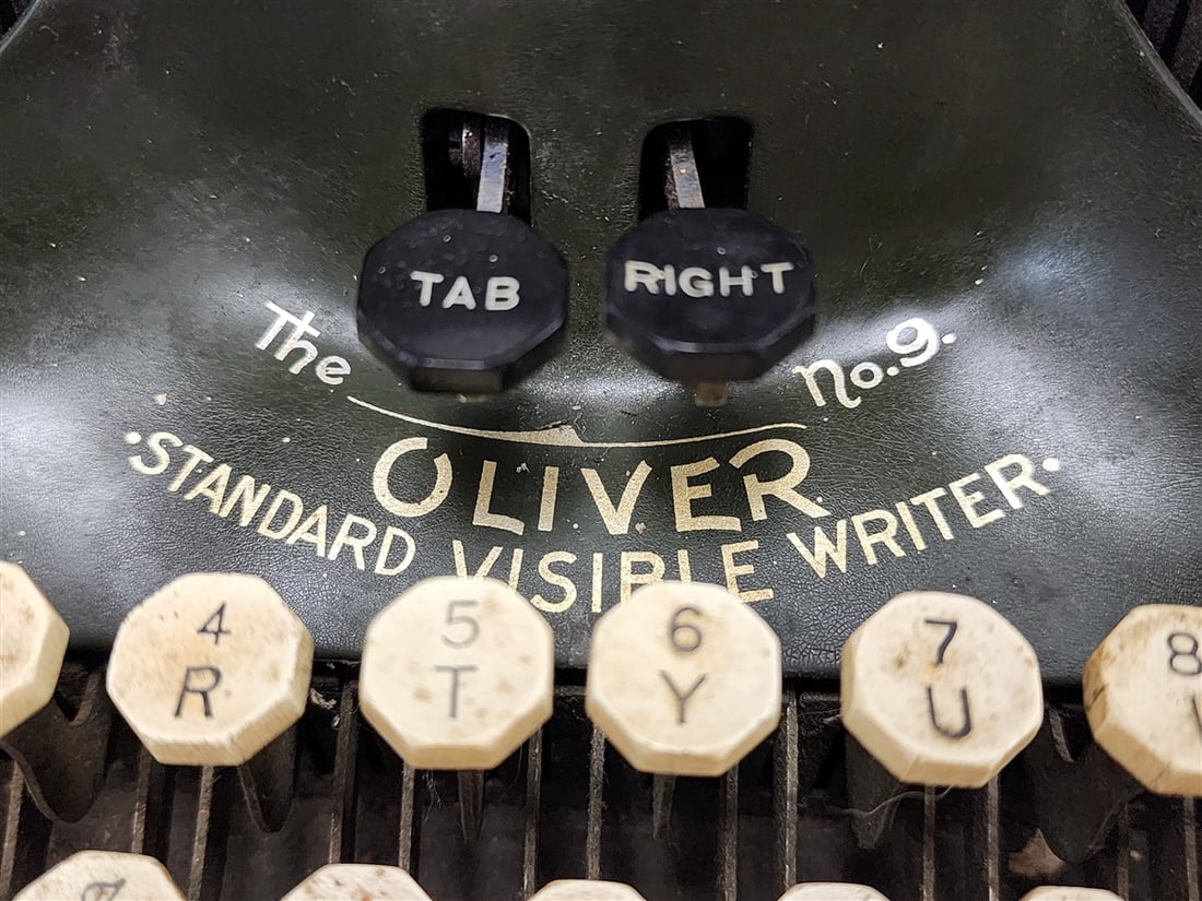 Oliver #9 Bat WingTypewriter - 3