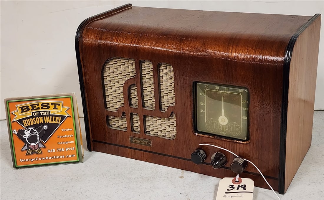 Imperial Walnut Case 1940's Radio Model # 626: Imperial Walnut Case 1940's Radio Model # 626