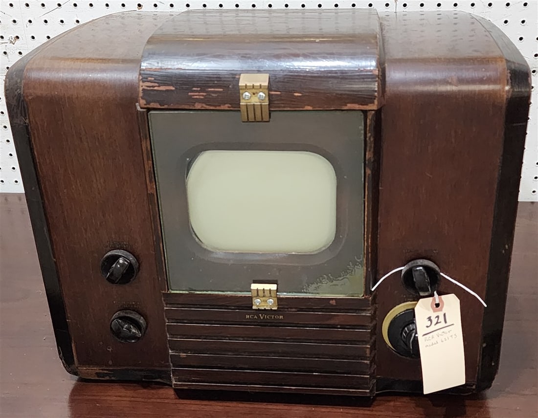 RCA Victor 1946 Model # 621TS 7" Screen TV (1 of 9)