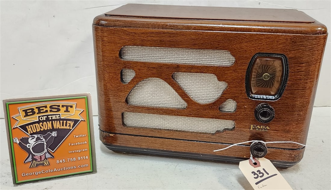 Fada 30's/40's Art Deco Radio (1 of 3)