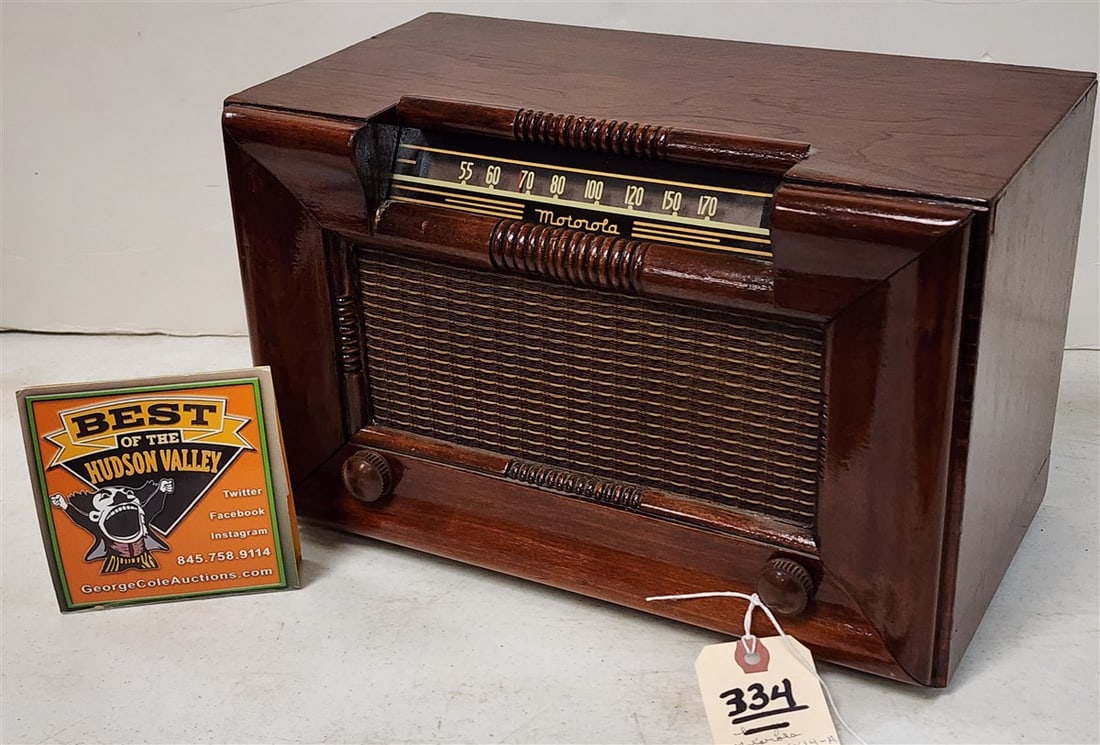 Motorola Radio Model 65X 14A (1 of 4)