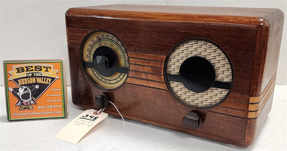 1939 Wilcox - Gay 'Mae West' Style Radio Model 6AC5: 1939 Wilcox - Gay 'Mae West' Style Radio Model 6AC5