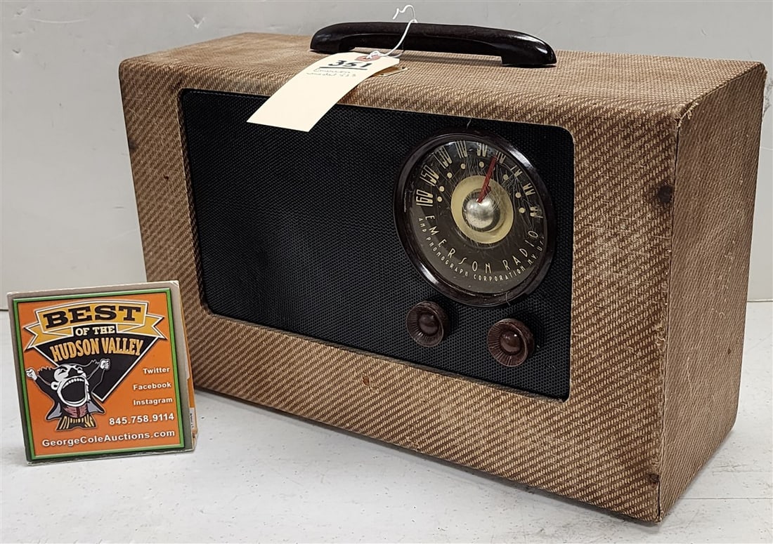 40's Emerson Radio 'Suitcase' Model # 523 (1 of 7)