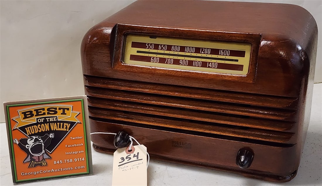 40's Philco Radio Model 42-PT-7 (1 of 3)
