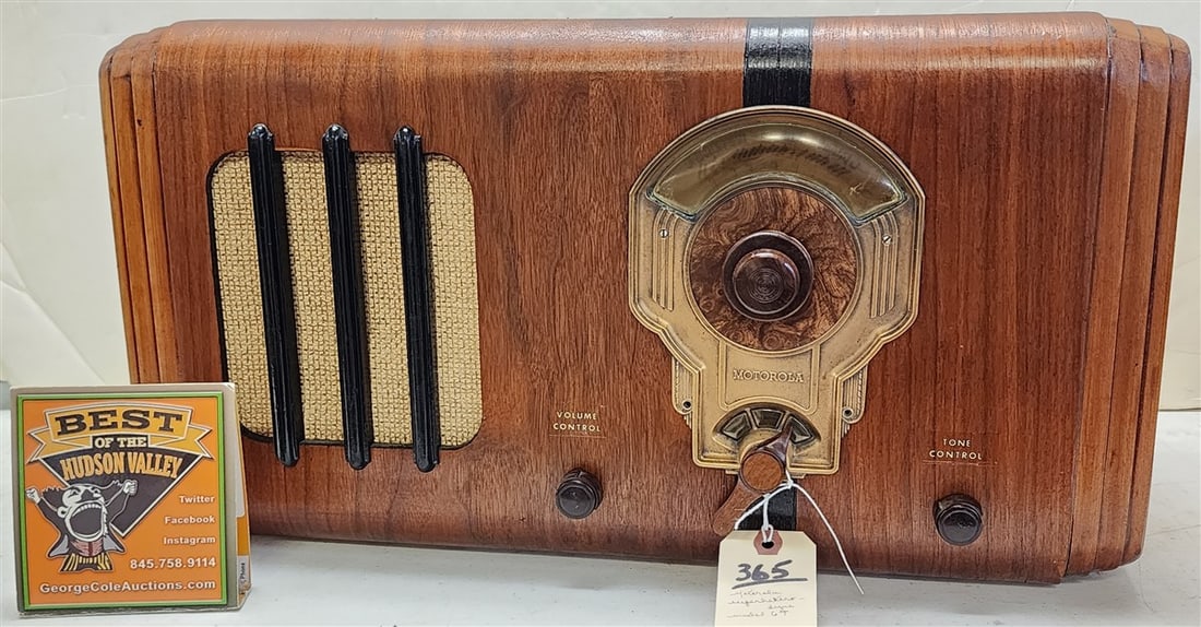 1937 Motorola Superheterodyne Radio Model 6T (1 of 5)