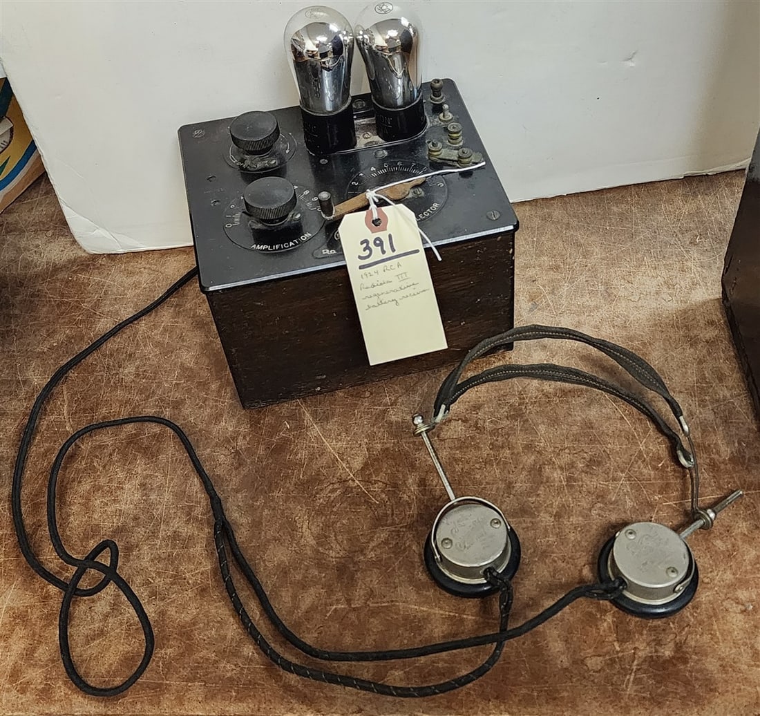 1924 RCA Radiola III Regenerative Battery Receiver (1 of 2)