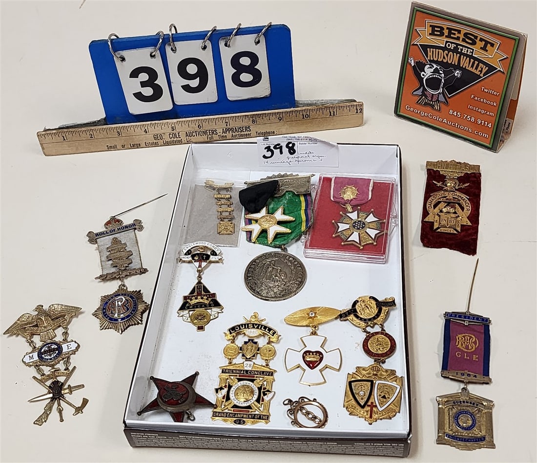 Tray 14 Vintage Masonic + Fraternal Organization Medals (1 of 4)