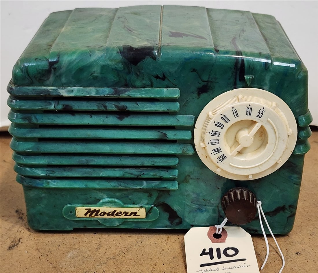 Molded Insulation Co. 1947 Radio Model RS-1A (1 of 3)