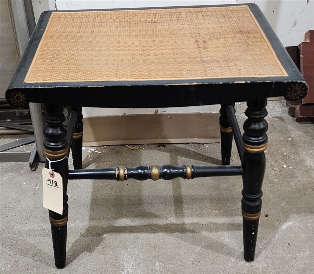 Hitchcock Bench (1 of 2)