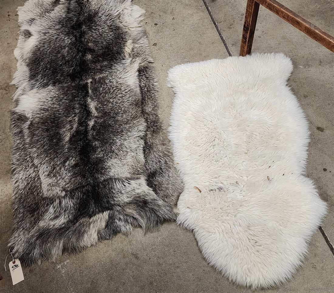 2 Fur Rugs: 2 Fur Rugs